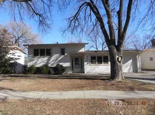 3326 SW Lakeside Dr, Topeka, KS 66614