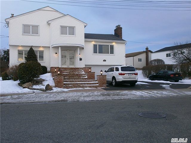 1st image of 3009 Hewlett Ave