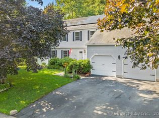 216 Old Evarts Ln, Mystic, CT 06355