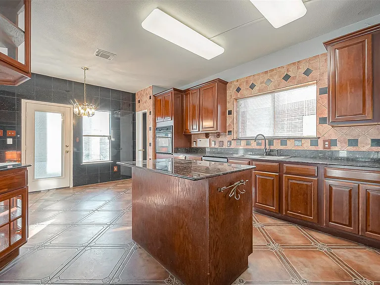 9407 Demsey Mill Dr — Photo 15
