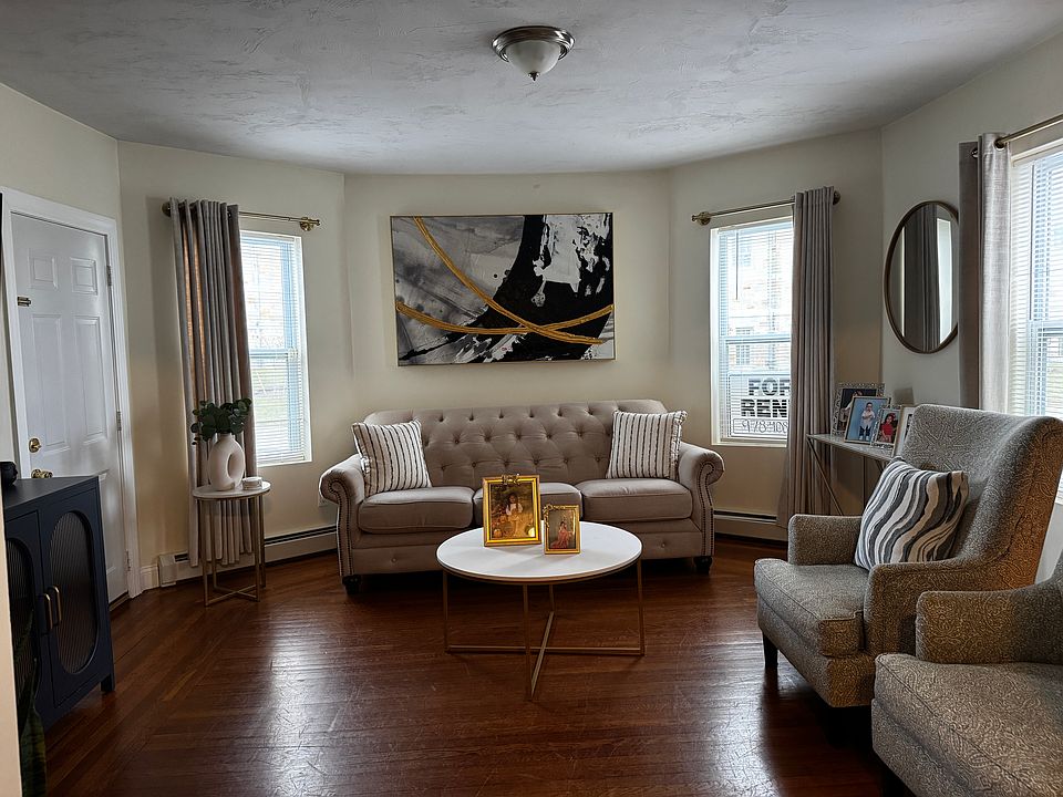 1st image of 42-44 W Hunt St #3
