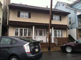 421 W 2nd St, Mount Carmel, PA 17851