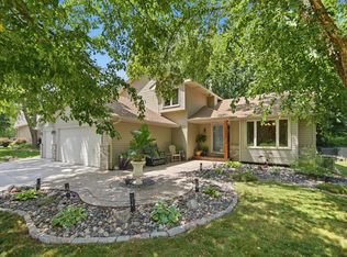 5604 Lone Oak Dr, Savage, MN 55378