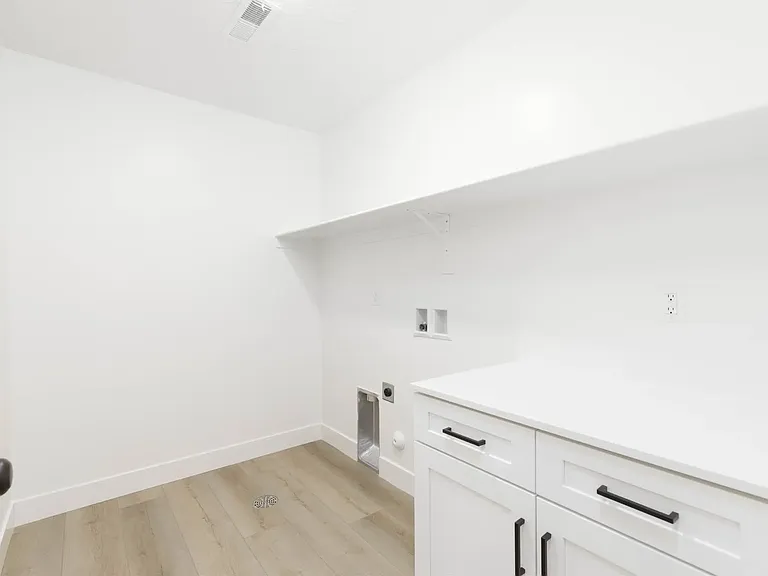 2862 W 500 N — Photo 27