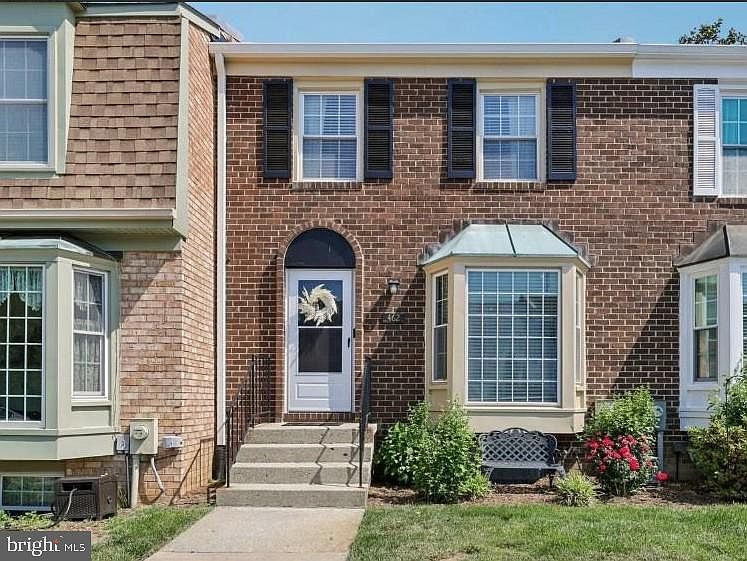 1st image of 462 Colonial Ridge Ln