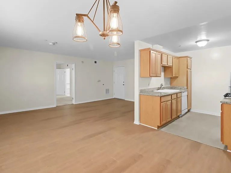 4262 Lindblade Dr #240 — Photo 4