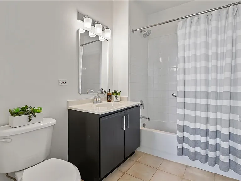 645 N Kingsbury St #1703 — Photo 12