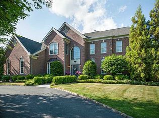 15 Judge Torres Ln, East Greenwich, RI 02818