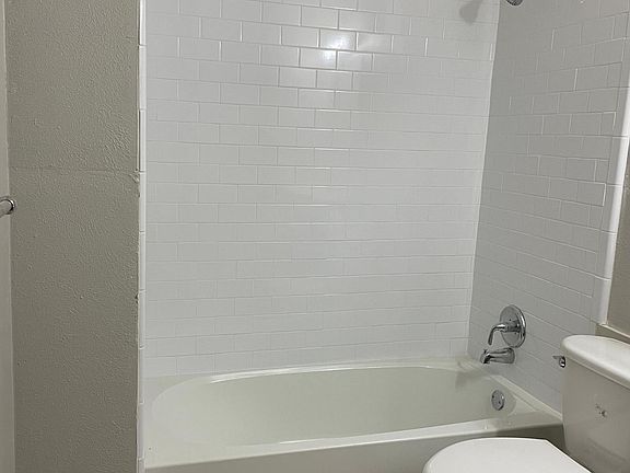 5th image of 4331 Segura Ct N
