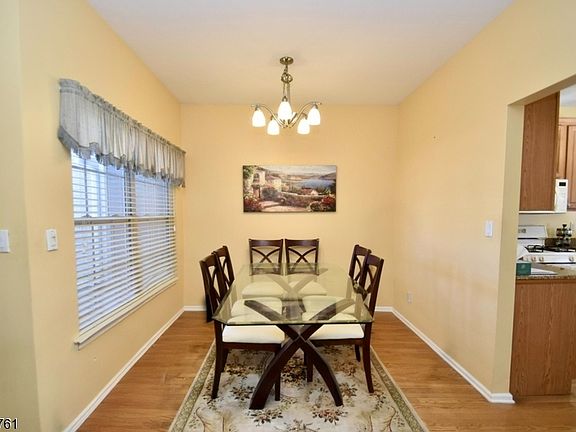 5th image of 263 Ridge Dr