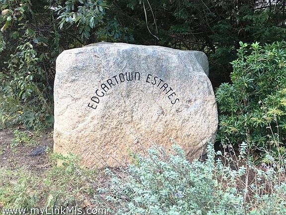 Edgartown Estates Entrance off 
Herring Creek Road