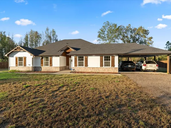 70 Prosperity Dr, Pittsburg, TX 75686