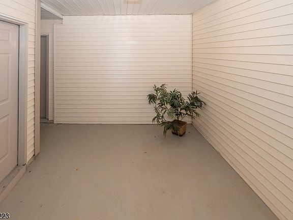 3rd image of 172 Potomac Dr