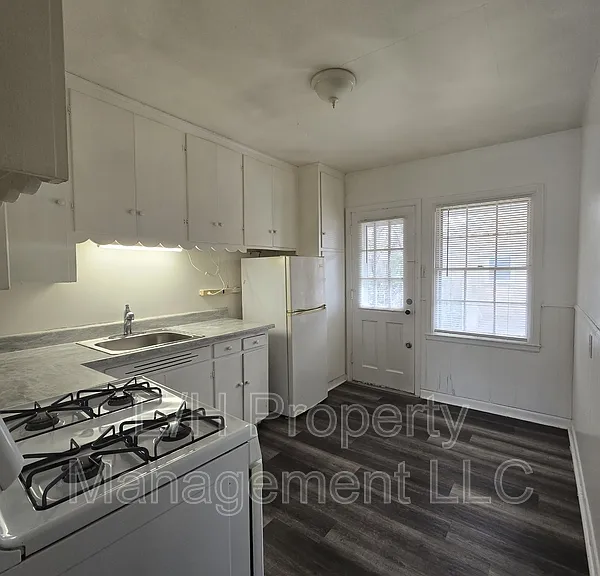 528 S Glendale St — Photo 5