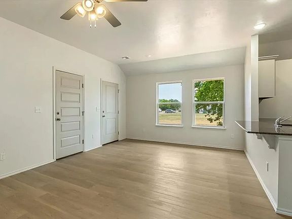 3rd image of 1418 SW Texas Ave #1