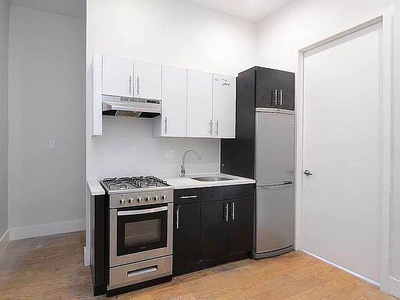 2nd image of 772 Jefferson Ave APT 1R
