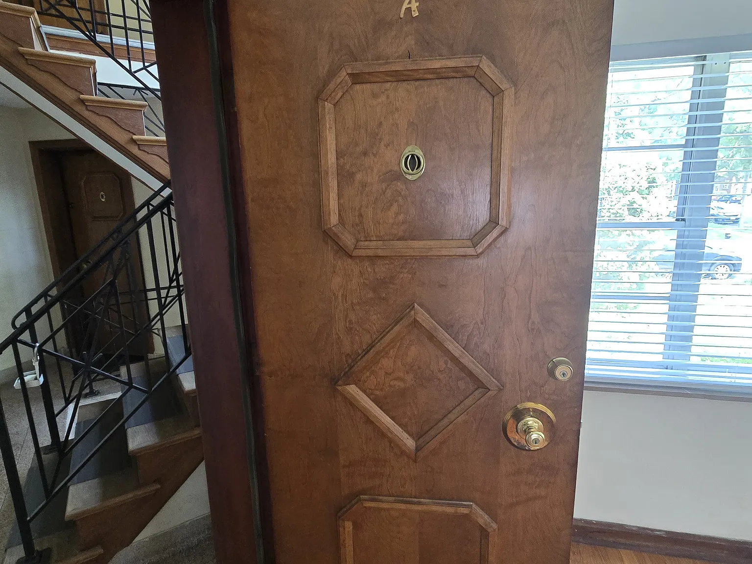 Francis Park, July, Cool AC, clean/nice, Garage, 1st floor! St Gabriel Parish.... at st louis — Photo 2