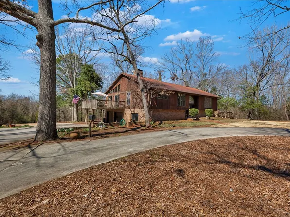 1001 Millwee Creek Rd, Pendleton, SC 29670