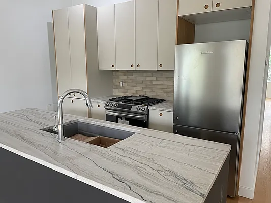 Rented by Easy Street Properties | media 4