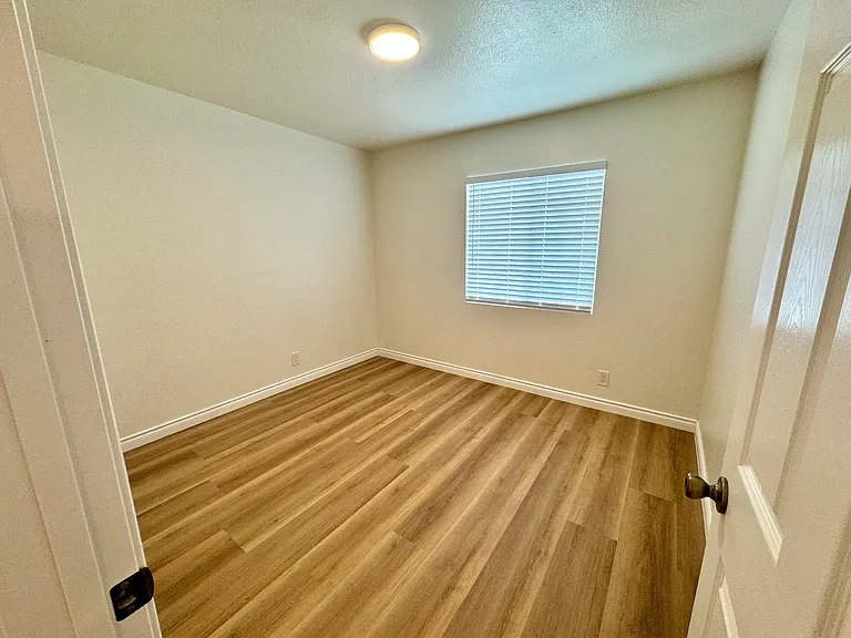 9855 Almeria Ave — Photo 12