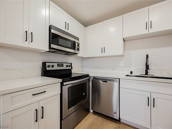 3rd image of 1337 Chestnut St