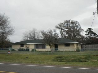 2004 9th St, High Island, TX 77623