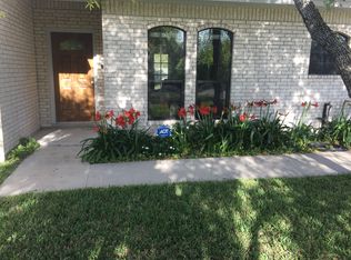 905 Redwood Ave, Rockport, TX 78382