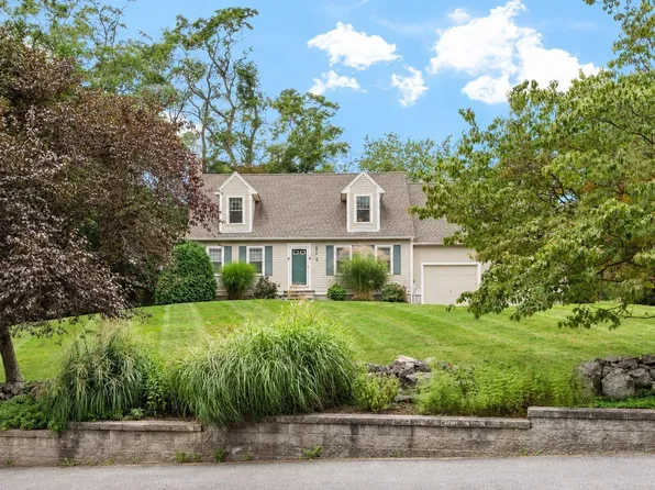 4 Pillsbury Ln, Georgetown, MA 01833