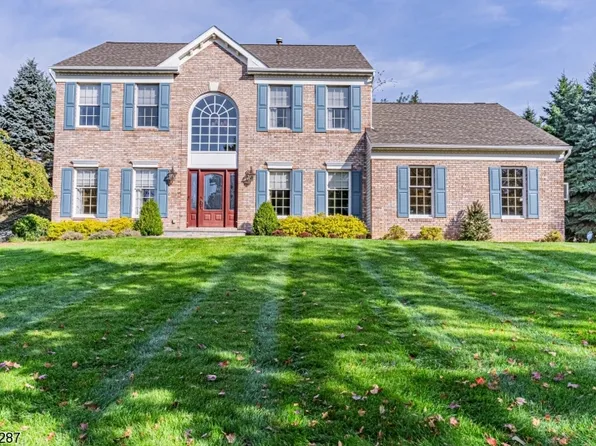 9 Triumph Ct, Mount Olive Twp., NJ 07836