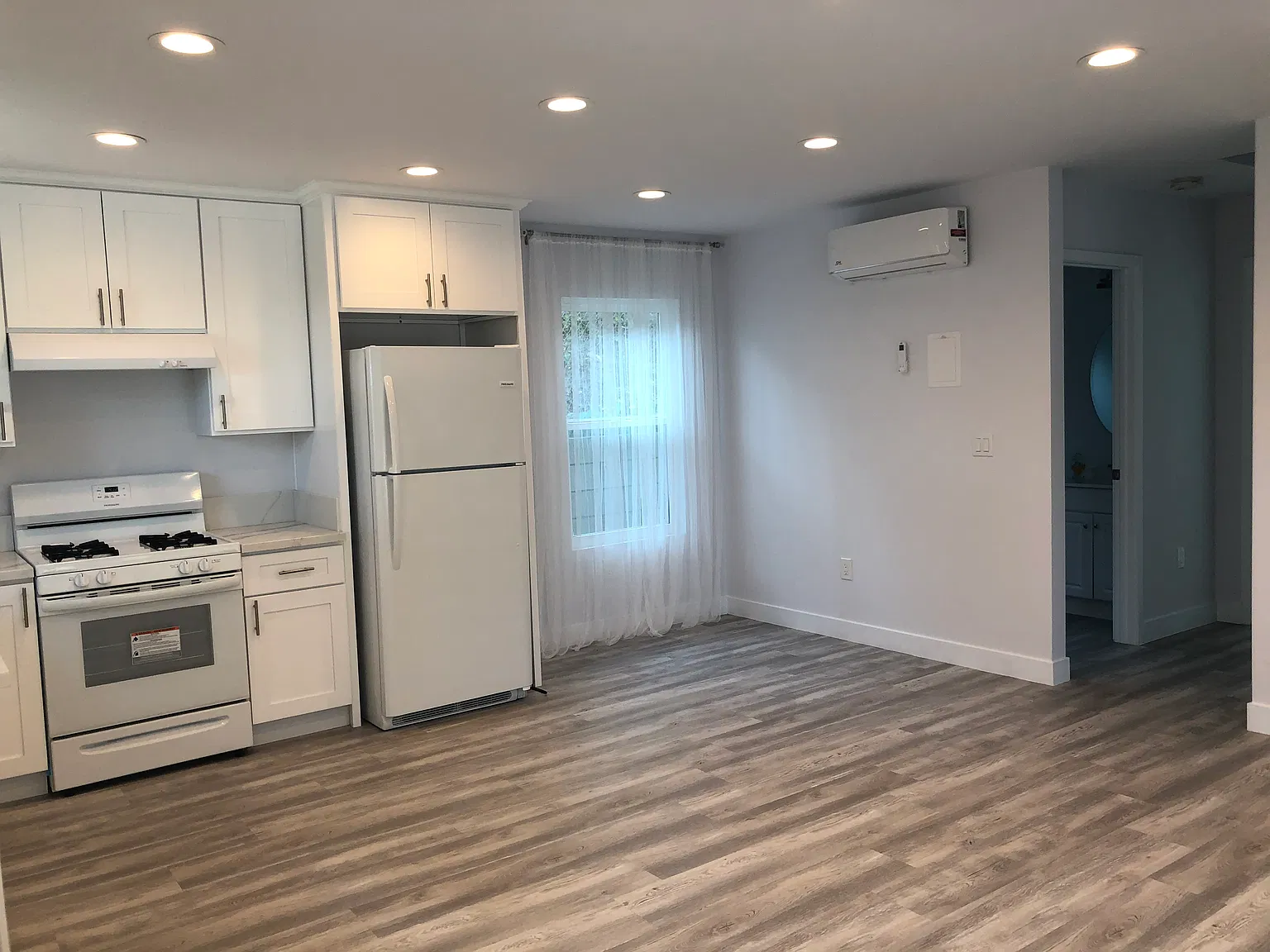 2 bed, 745 sqft, $2,800 — Photo 3