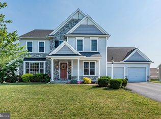 332 Goldfinch Ln, Hummelstown, PA 17036