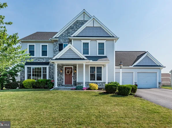 332 Goldfinch Ln, Hummelstown, PA 17036