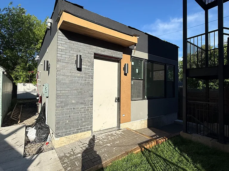 625 Harvie Ave #5 — Photo 3