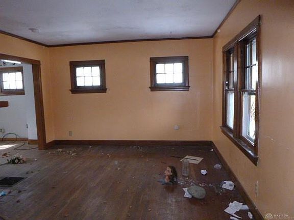 5th image of 144 E Beechwood Ave