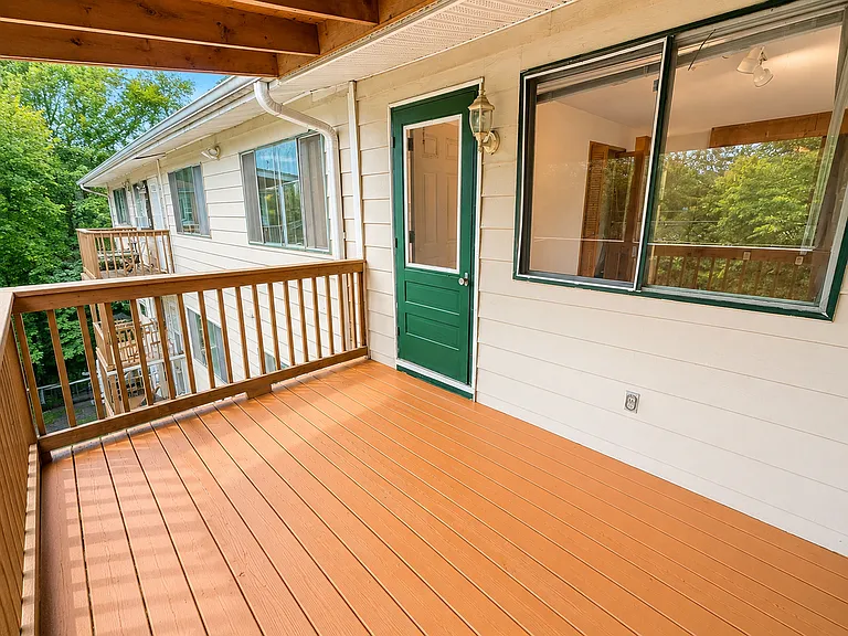 2105 Lake Point Dr — Photo 12