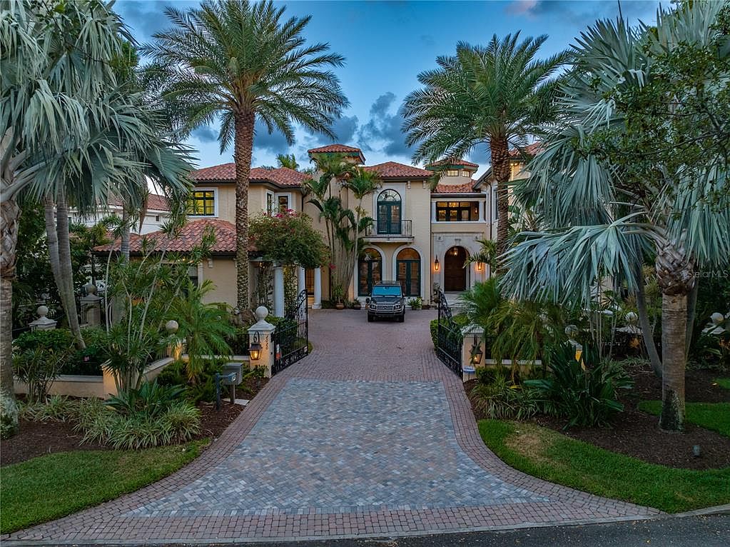 2020 Brightwaters Blvd NE, Saint Petersburg, FL 33704 MLS U8201481