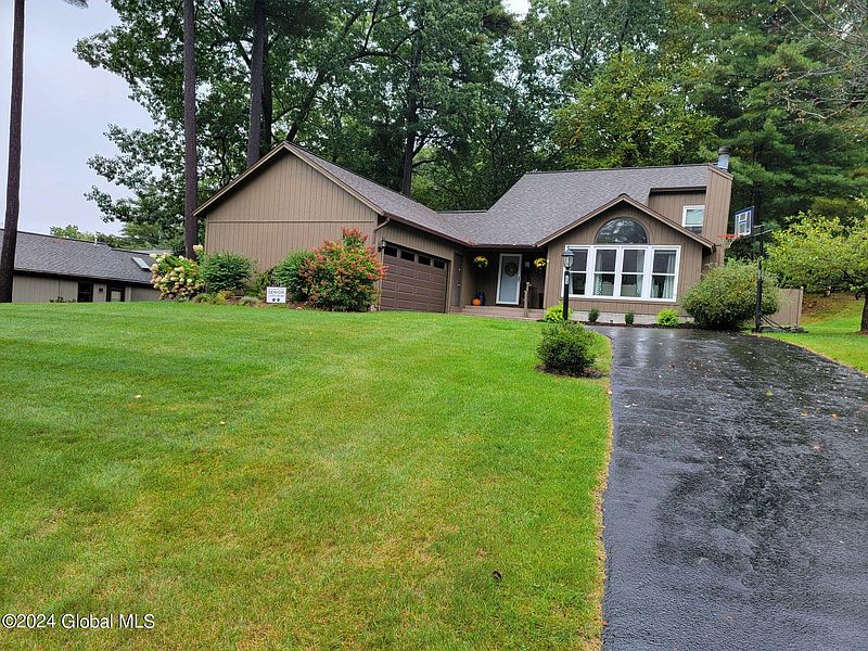 2nd image of 24 Meadow Rue Place