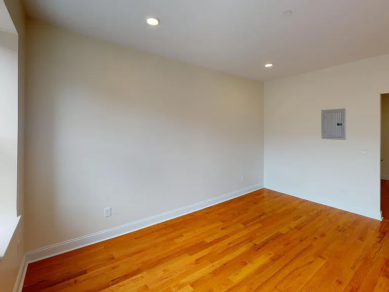 123 Sutherland Rd #G — Photo 10