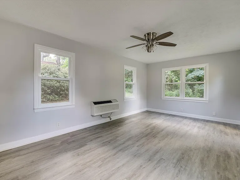 2111 Huron Dr — Photo 45
