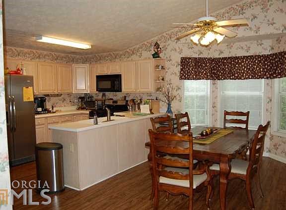 3rd image of 415 Paris Dr
