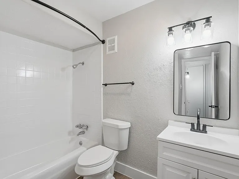 South Crest Apartments — Photo 98