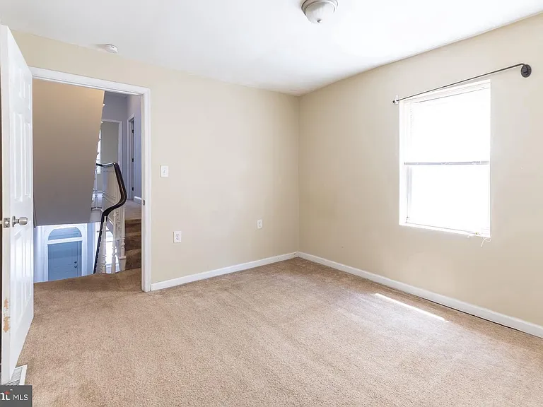 928 S 18th St — Photo 31