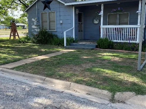 314 W 14th St, Coleman, TX 76834