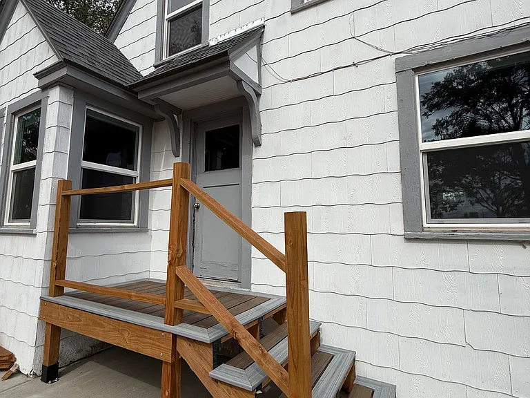 2542 Elm Ave — Photo 4