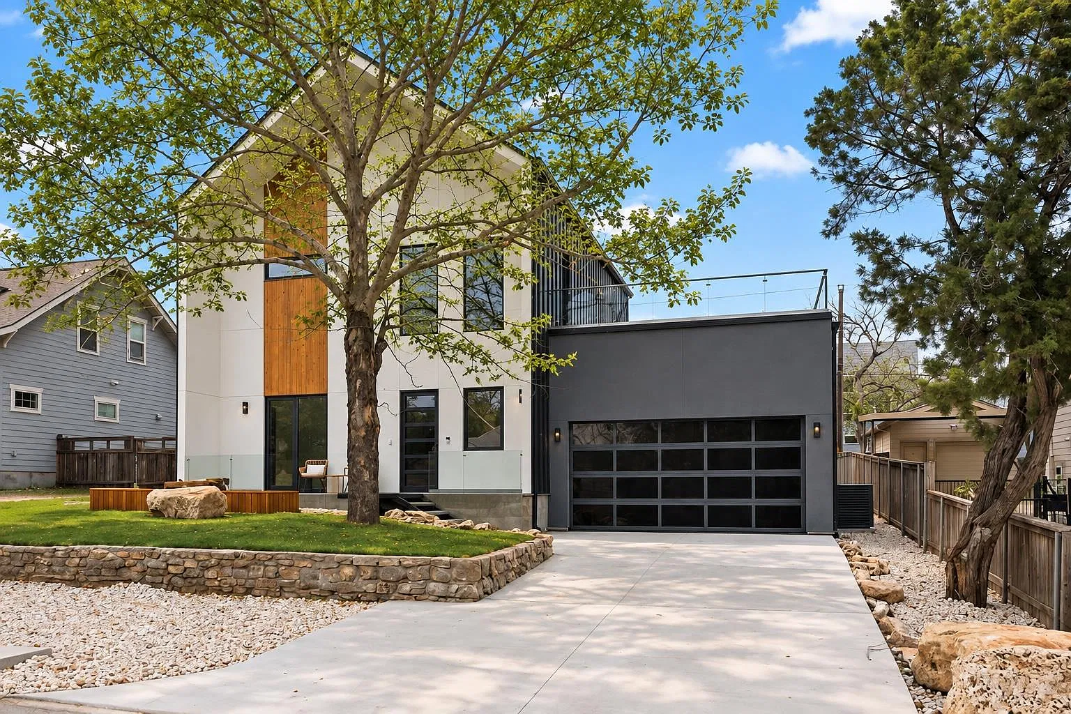 3 bed, 2.5 bath, 2482 sqft, $4,500 — Photo 1