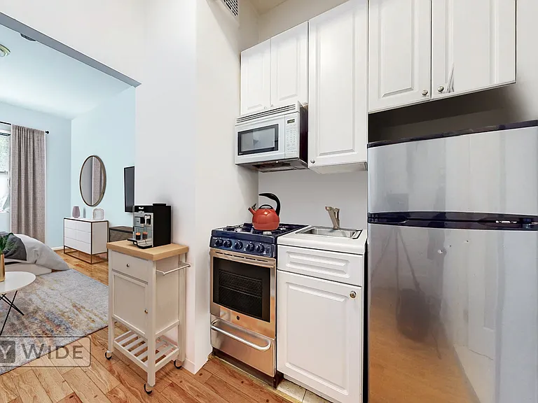 418 E 74th St #1B — Photo 3