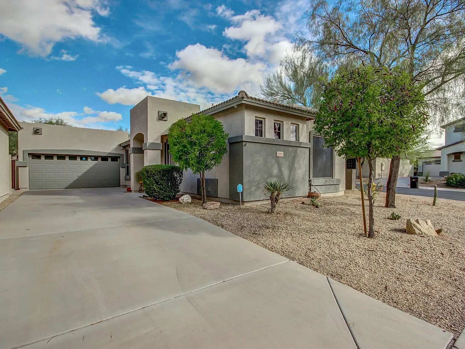 2 bed, 2.0 bath, 1131 sqft, $2,000 — Photo 2