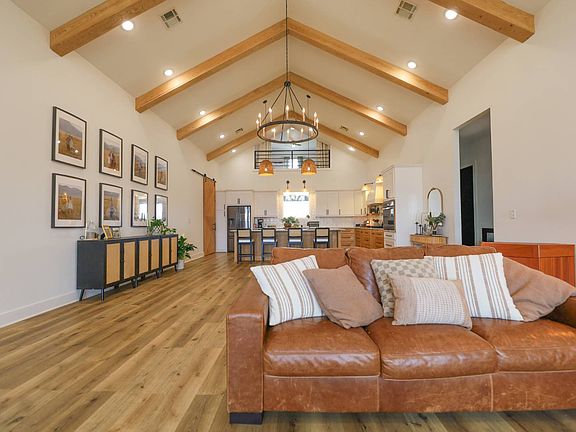 2nd image of 250 Jones Rd