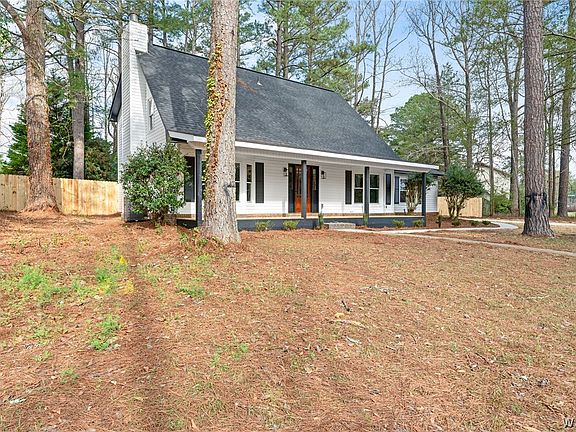 3rd image of 728 Jennifer Dr E
