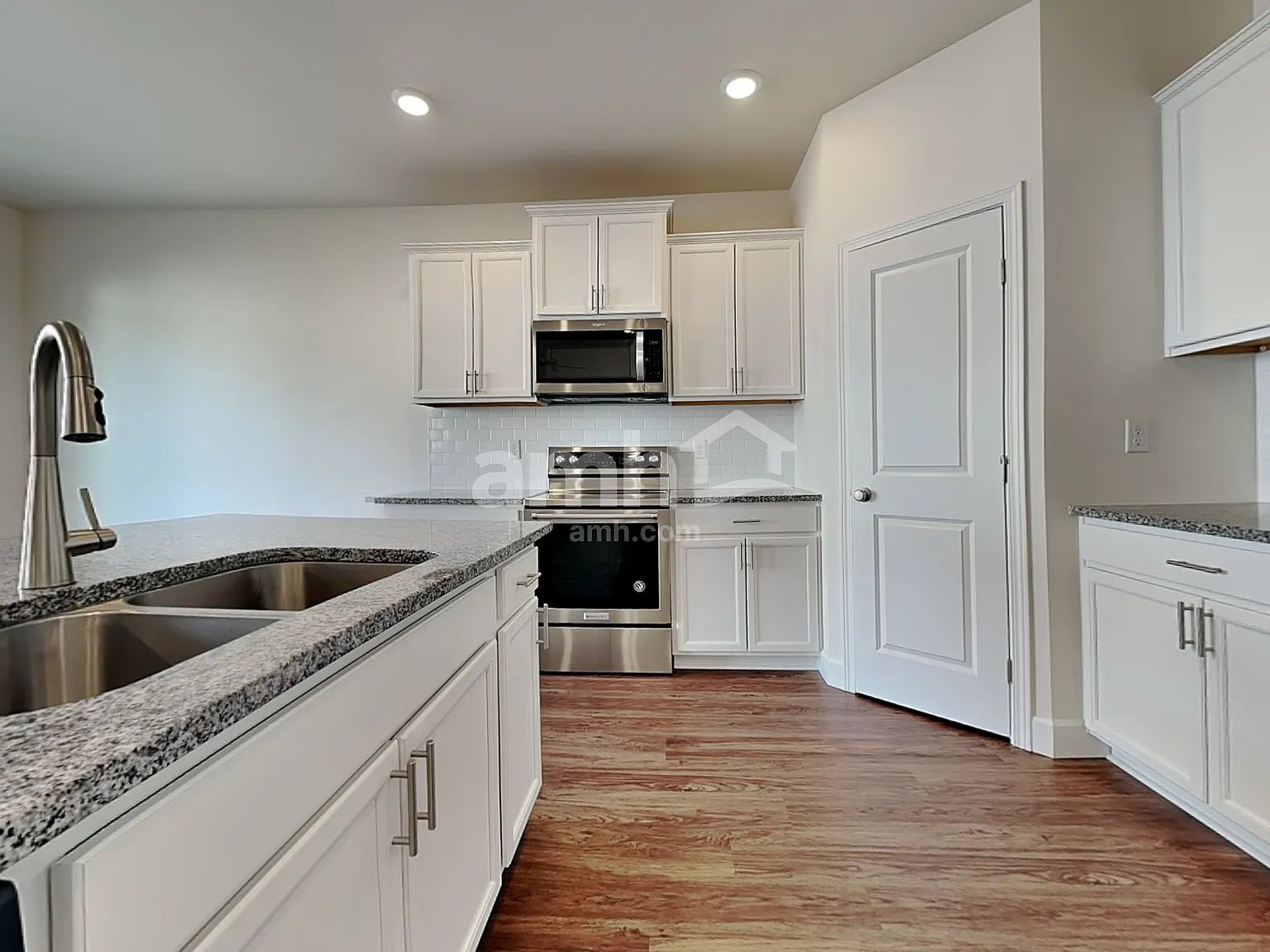4 bed, 2.5 bath, 1908 sqft, $3,245 — Photo 4